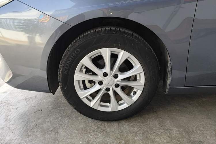 Used Roewe i5 2023 1.5L CVT Luxury Edition Left Front Wheel Hub