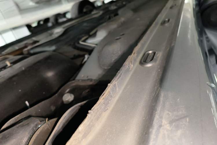 Used Roewe i5 2023 1.5L CVT Luxury Edition Left Side Sill