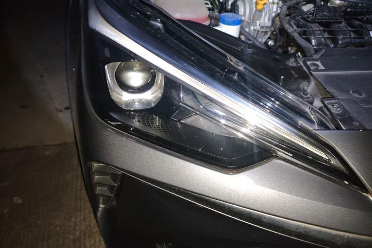 Used Roewe i5 2023 1.5L Manual Comfort Edition Right Front Headlight