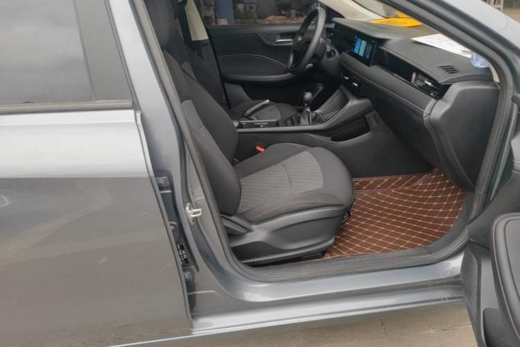 Used Roewe i5 2023 1.5L Manual Comfort Edition Right Front Seat