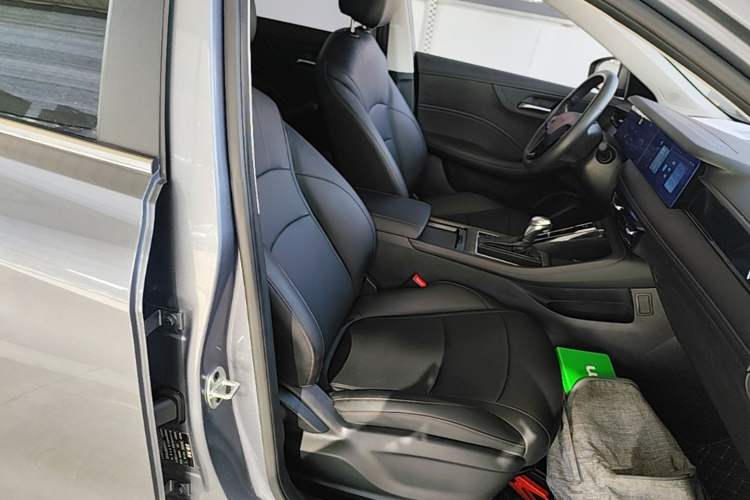 Used Roewe i5 2023 1.5L CVT Luxury Edition Right Front Seat