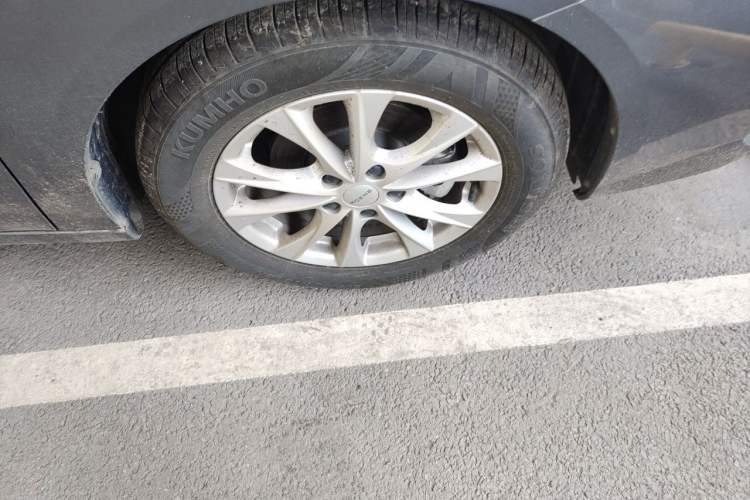 Used Roewe i5 2023 1.5L Manual Comfort Edition Right Front Wheel Hub