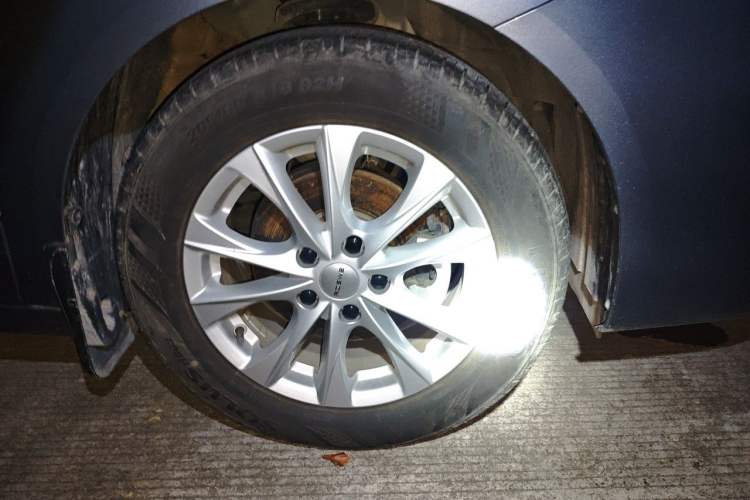 Used Roewe i5 2023 1.5L Manual Comfort Edition Right Front Wheel Hub