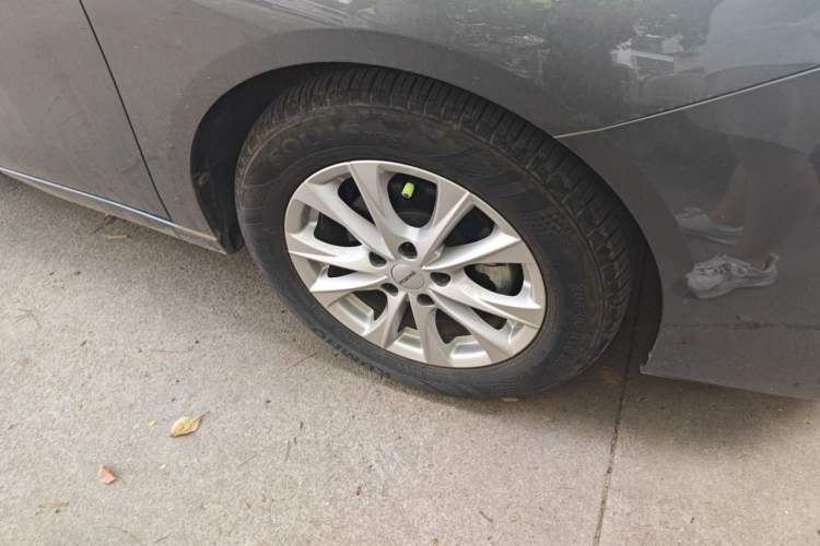 Used Roewe i5 2023 1.5L CVT Luxury Edition Right Front Wheel Hub