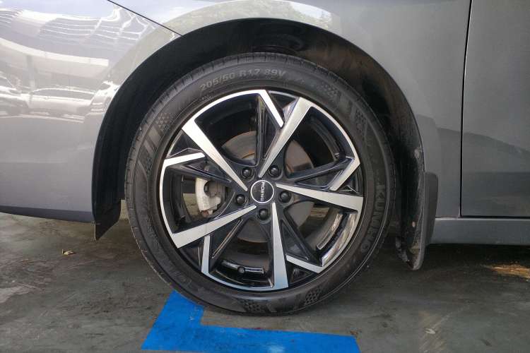 Used Roewe i5 2023 1.5L CVT Luxury Edition Right Front Wheel Hub