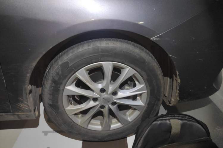 Used Roewe i5 2023 1.5L Manual Comfort Edition Right Front Wheel Hub