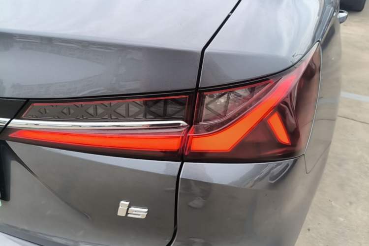 Used Roewe i5 2023 1.5L CVT Luxury Edition Right Rear Taillight
