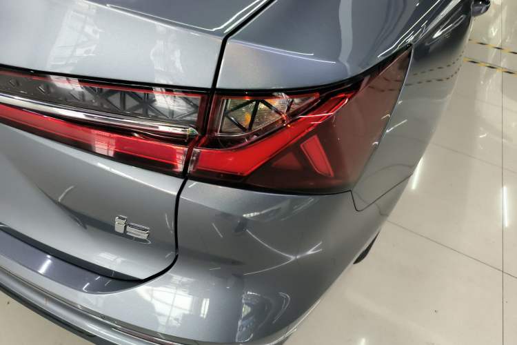 Used Roewe i5 2023 1.5L CVT Luxury Edition Right Rear Taillight