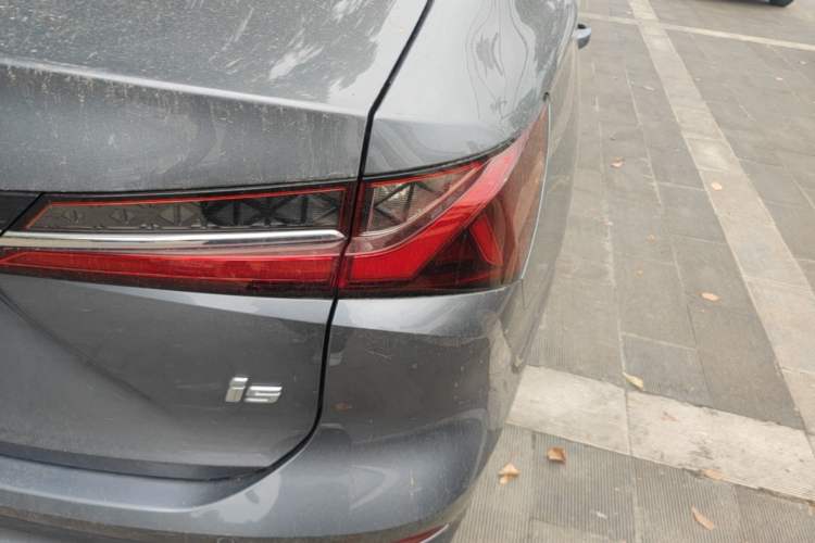 Used Roewe i5 2023 1.5L Manual Comfort Edition Right Rear Taillight