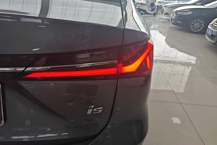 Used Roewe i5 2023 1.5L CVT Luxury Edition Right Rear Taillight