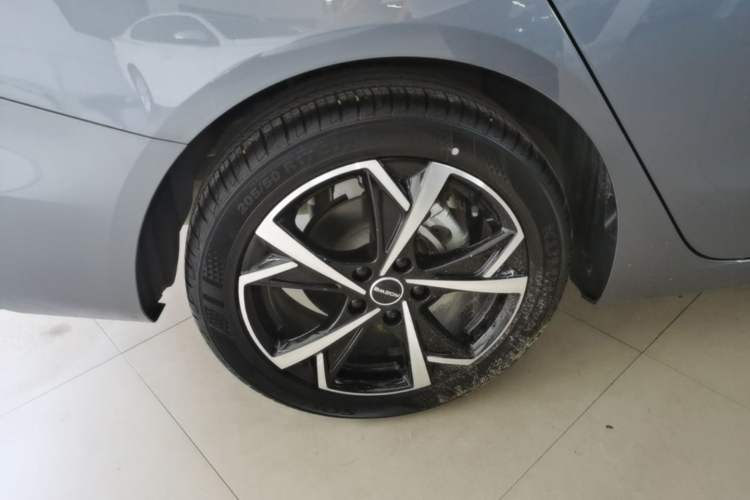 Used Roewe i5 2023 1.5L CVT Luxury Edition Right Rear Wheel Hub