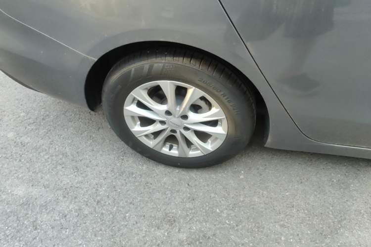 Used Roewe i5 2023 1.5L Manual Comfort Edition Right Rear Wheel Hub