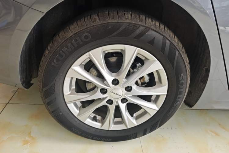 Used Roewe i5 2023 1.5L CVT Luxury Edition Right Rear Wheel Hub