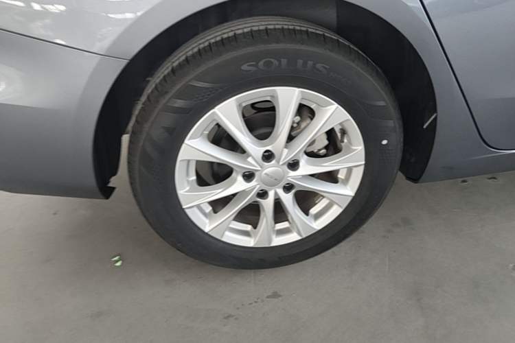 Used Roewe i5 2023 1.5L Manual Comfort Edition Right Rear Wheel Hub