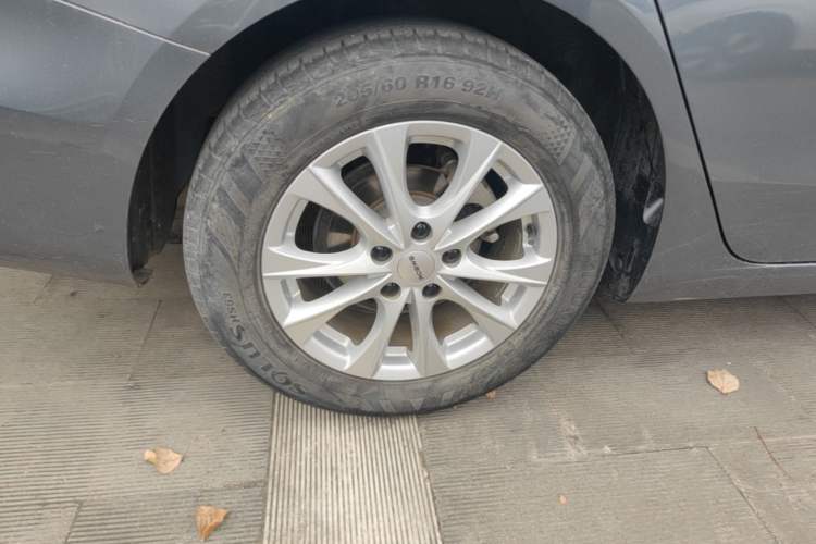 Used Roewe i5 2023 1.5L Manual Comfort Edition Right Rear Wheel Hub