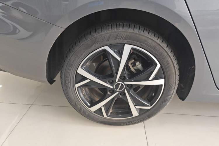 Used Roewe i5 2023 1.5L CVT Luxury Edition Right Rear Wheel Hub