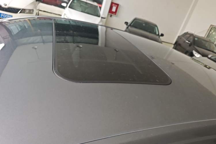 Used Roewe i5 2023 1.5L CVT Luxury Edition Roof