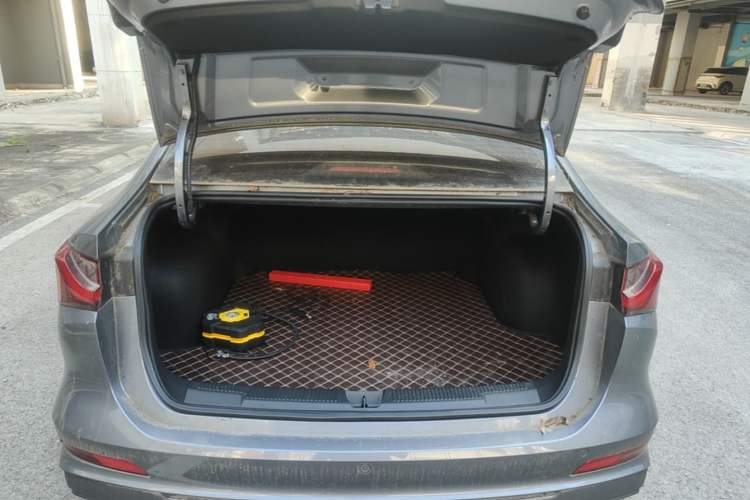 Used Roewe i5 2023 1.5L Manual Comfort Edition Trunk