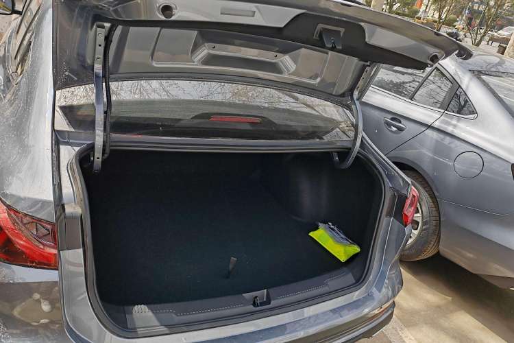 Used Roewe i5 2023 1.5L CVT Luxury Edition Trunk