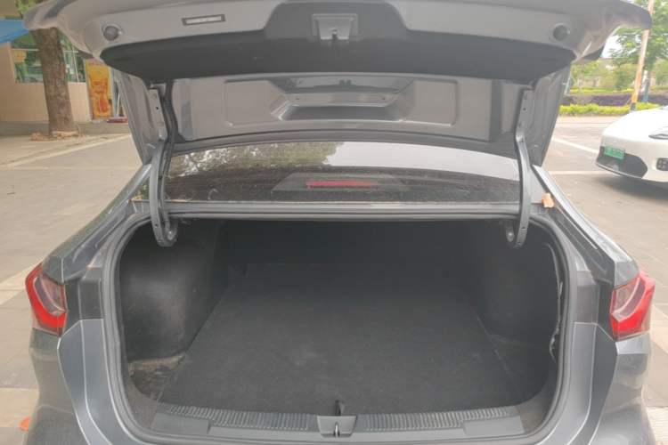 Used Roewe i5 2023 1.5L Manual Comfort Edition Trunk