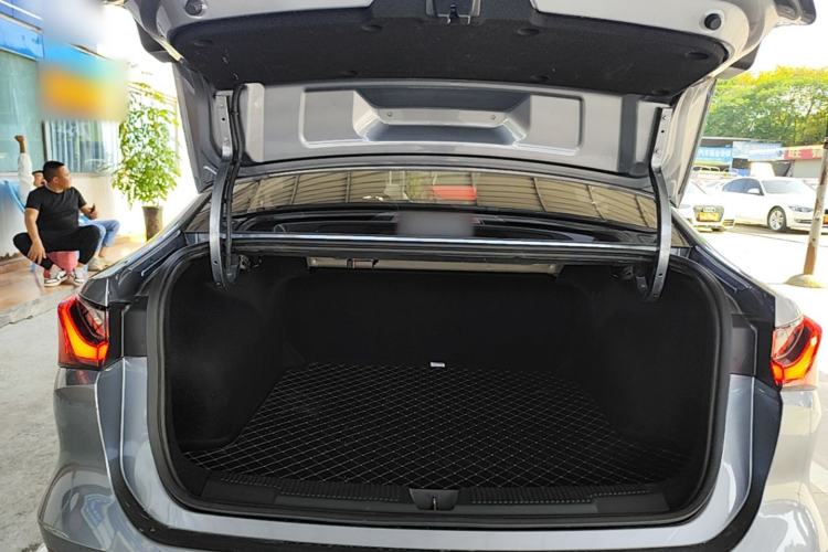 Used Roewe i5 2023 1.5L CVT Luxury Edition Trunk