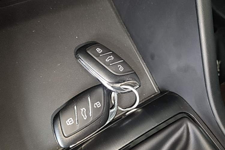 Used Roewe i5 2023 1.5L Manual Comfort Edition Vehicle Key