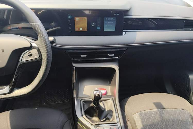 Used Roewe i5 2023 1.5L Manual Comfort Edition Audio And AC Panel