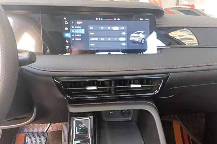 Used Roewe i5 2023 1.5L CVT Luxury Edition Audio And AC Panel