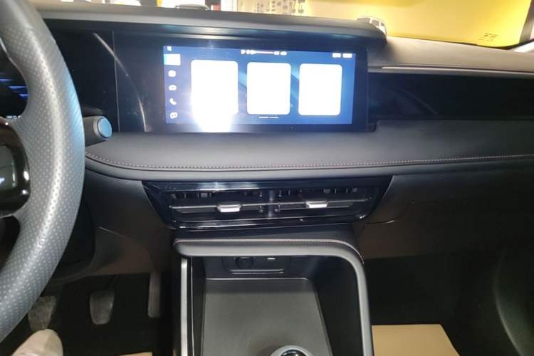 Used Roewe i5 2023 1.5L Manual Comfort Edition Audio And AC Panel