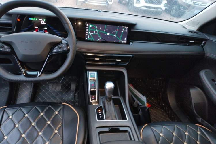 Used Roewe i5 2023 1.5L CVT Luxury Edition Audio And AC Panel