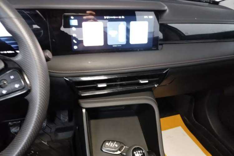 Used Roewe i5 2023 1.5L Manual Comfort Edition Audio And AC Panel
