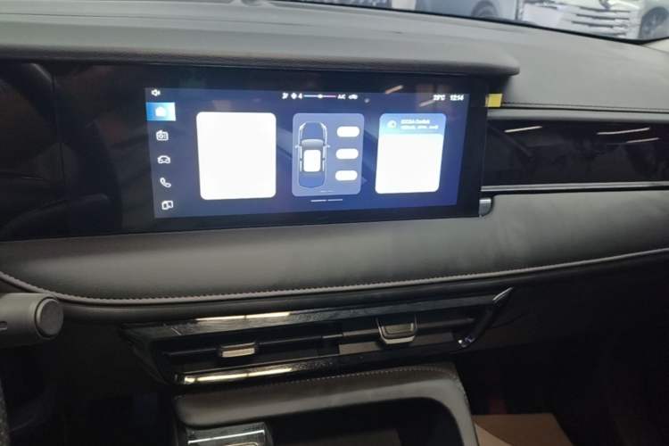 Used Roewe i5 2023 1.5L CVT Luxury Edition Audio And AC Panel