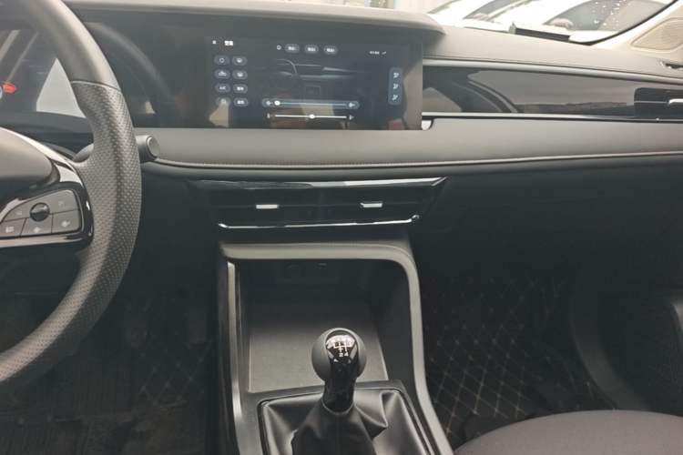 Used Roewe i5 2023 1.5L Manual Comfort Edition Audio And AC Panel