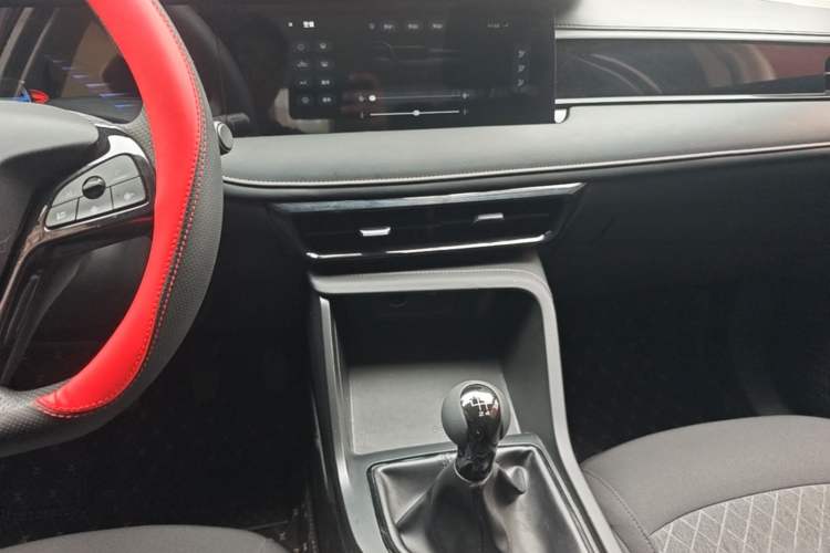 Used Roewe i5 2023 1.5L Manual Comfort Edition Audio And AC Panel