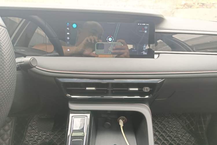 Used Roewe i5 2023 1.5L CVT Luxury Edition Audio And AC Panel