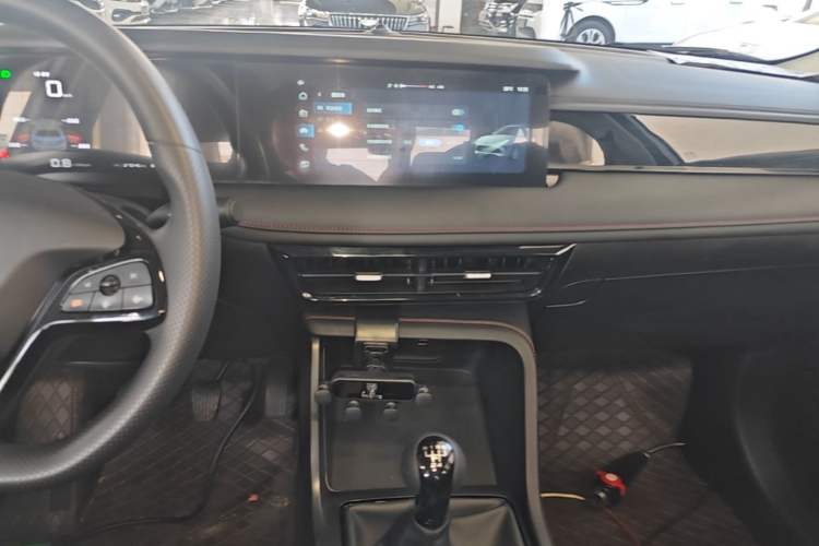 Used Roewe i5 2023 1.5L Manual Comfort Edition Audio And AC Panel
