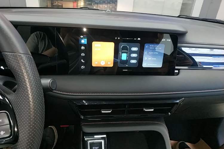 Used Roewe i5 2023 1.5L CVT Luxury Edition Audio And AC Panel