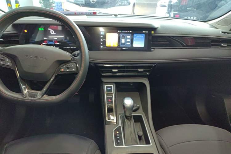 Used Roewe i5 2023 1.5L CVT Luxury Edition Audio And AC Panel