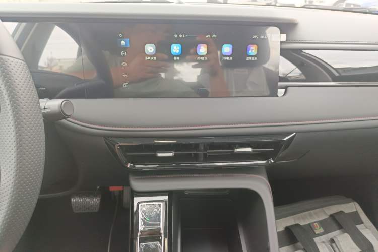 Used Roewe i5 2023 1.5L CVT Luxury Edition Audio And AC Panel
