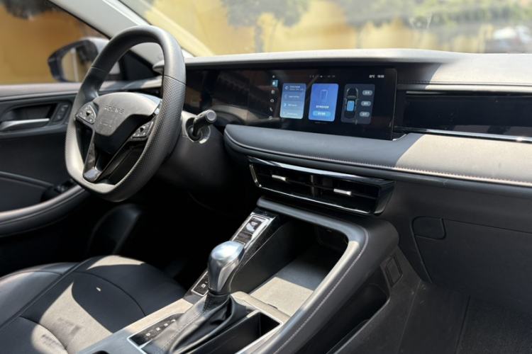 Used Roewe i5 2023 1.5L CVT Luxury Edition Audio And AC Panel