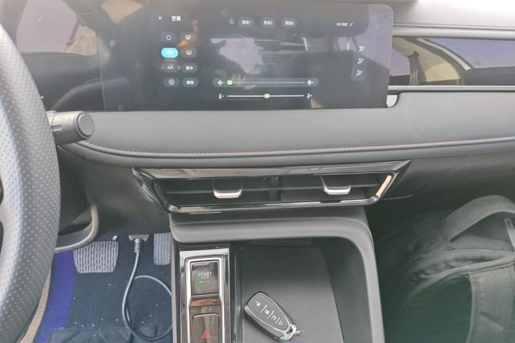 Used Roewe i5 2023 1.5L CVT Luxury Edition Audio And AC Panel