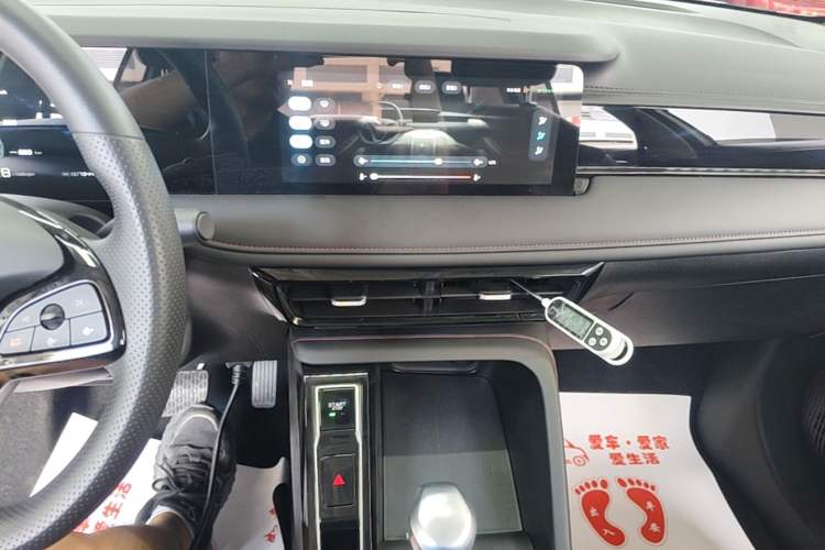 Used Roewe i5 2023 1.5L CVT Luxury Edition Audio And AC Panel