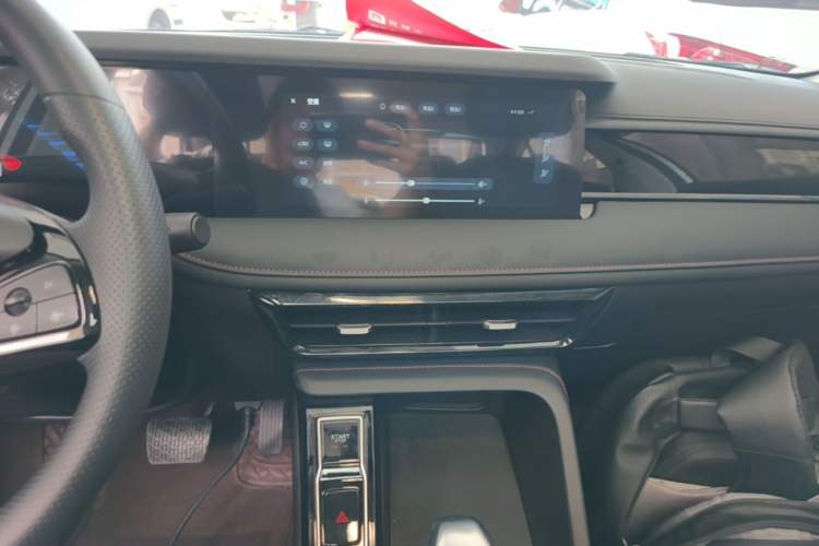 Used Roewe i5 2023 1.5L CVT Luxury Edition Audio And AC Panel