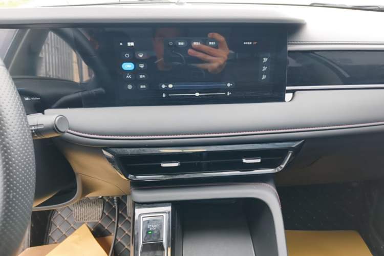Used Roewe i5 2023 1.5L CVT Luxury Edition Audio And AC Panel