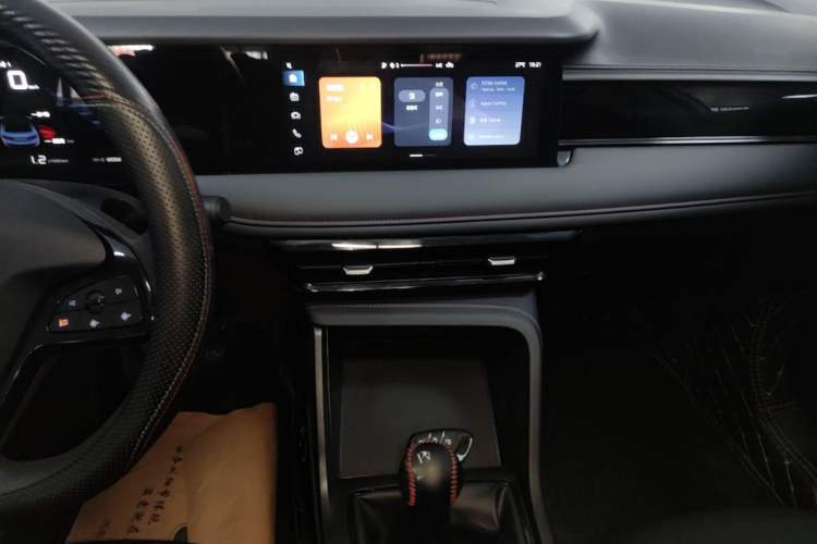 Used Roewe i5 2023 1.5L Manual Comfort Edition Audio And AC Panel
