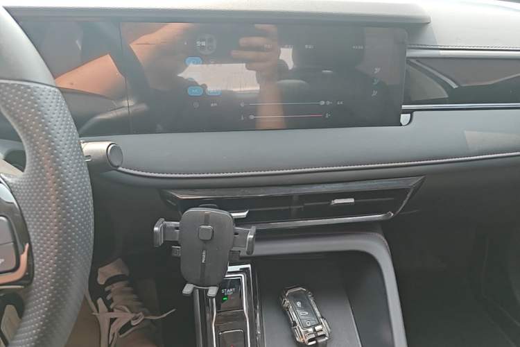 Used Roewe i5 2023 1.5L CVT Luxury Edition Audio And AC Panel