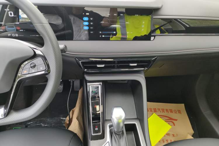 Used Roewe i5 2023 1.5L CVT Luxury Edition Audio And AC Panel