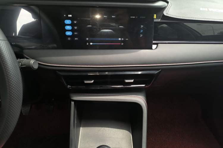 Used Roewe i5 2023 1.5L Manual Comfort Edition Audio And AC Panel