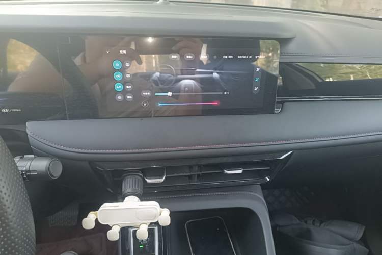 Used Roewe i5 2023 1.5L CVT Luxury Edition Audio And AC Panel