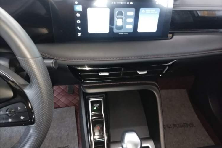 Used Roewe i5 2023 1.5L CVT Luxury Edition Audio And AC Panel